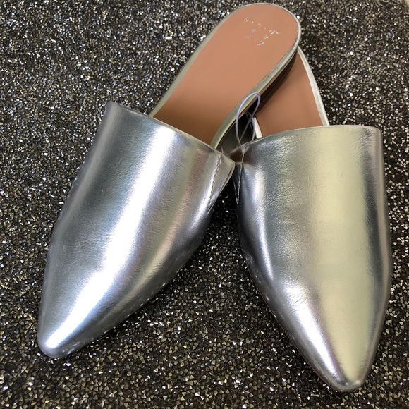 NWT Spring Fling Metallic Silver Slip-on Shoes! - Picture 8 of 8